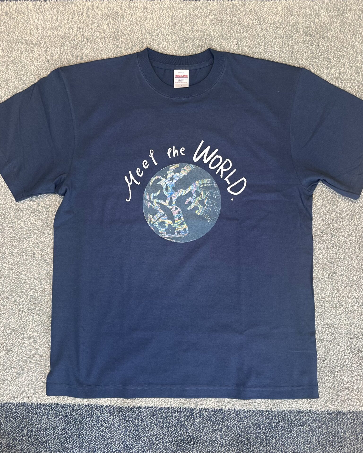 Meet the WORLD Tシャツ